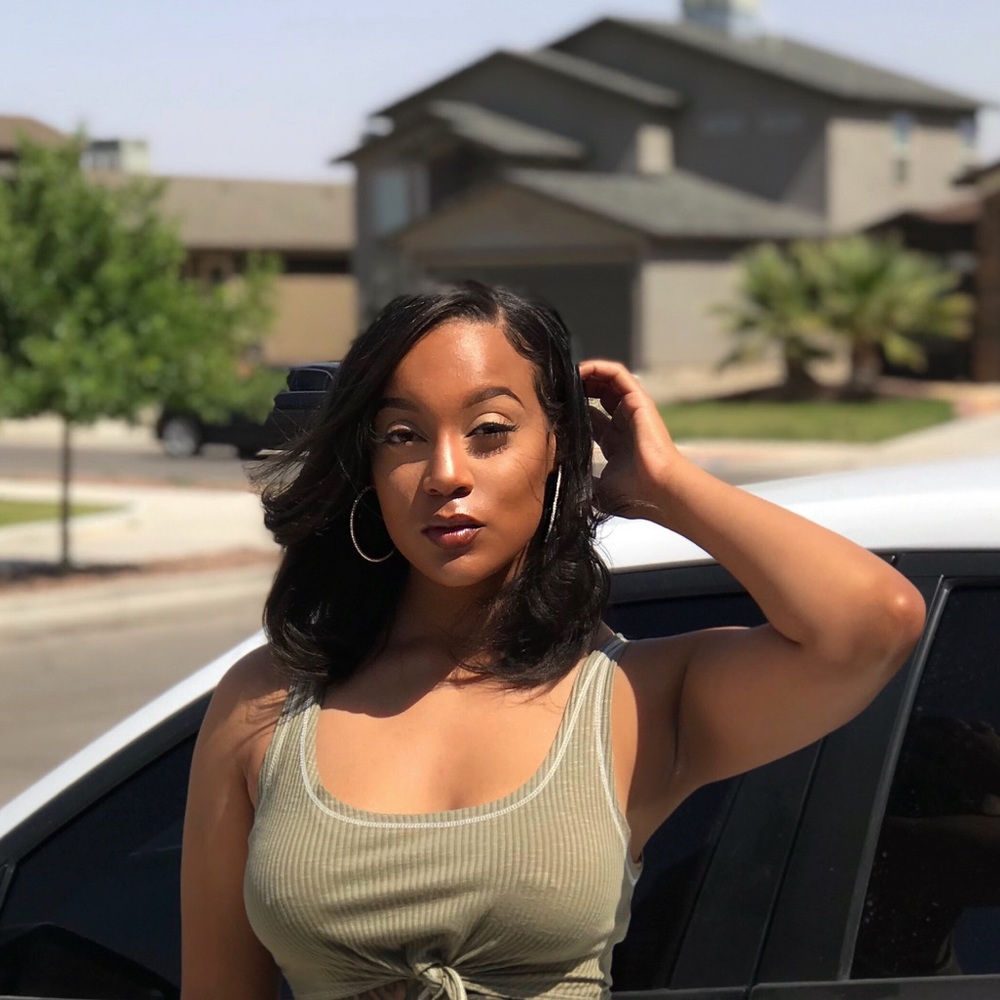 Meet your Posher, Alexus